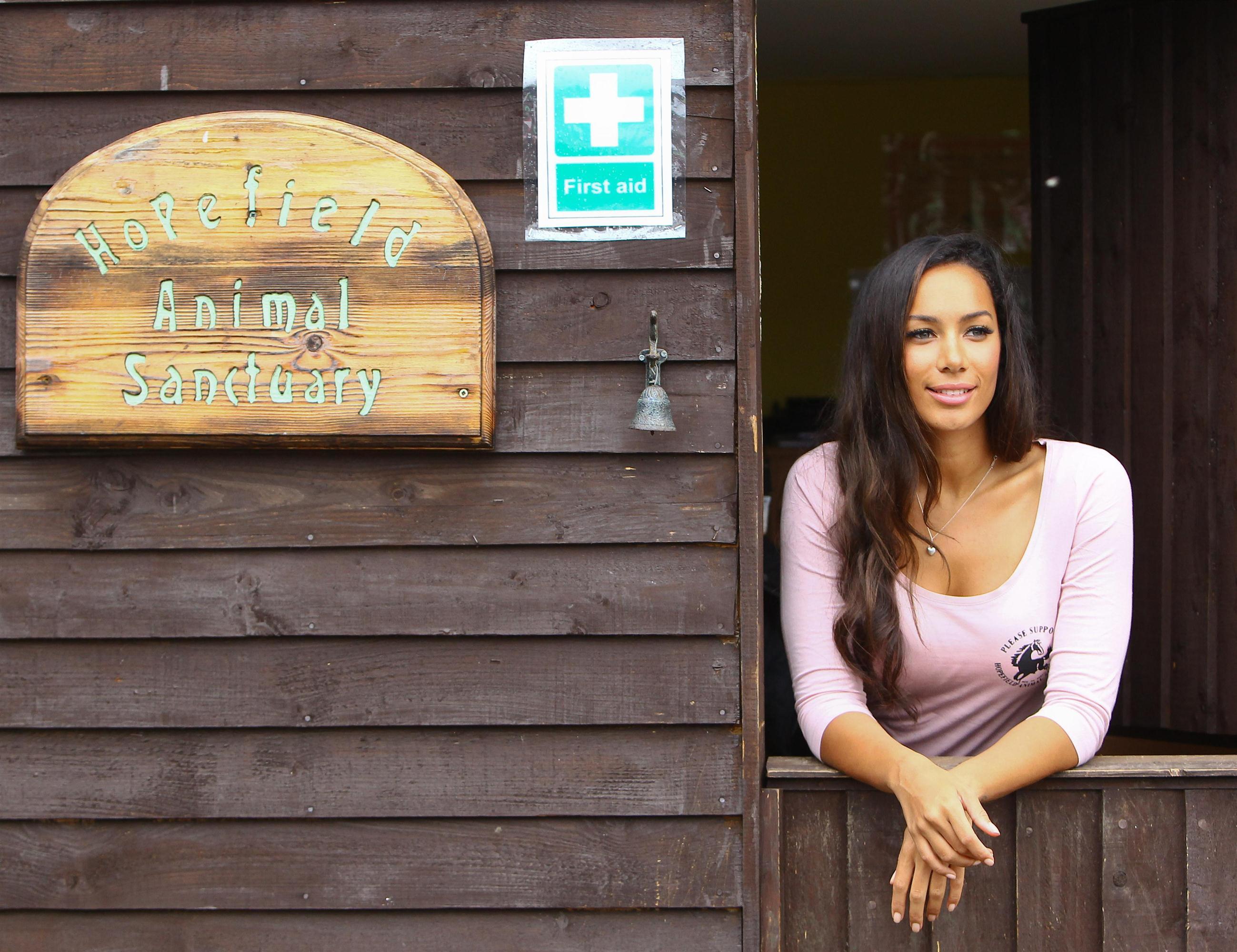 Leona Lewis visits the Hopefield Animal Sanctuary - Photos | Picture 98738